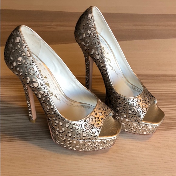 Alice + Olivia Shoes - Alice + Olivia • Larimore Platform Heels Alice + Olivia Shoes - Alice + Olivia • Larimore Platform Heels
